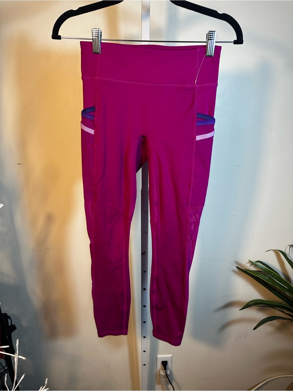 L22. Fabletics Motion 365 Magenta Athletic Leggings with Side Pockets